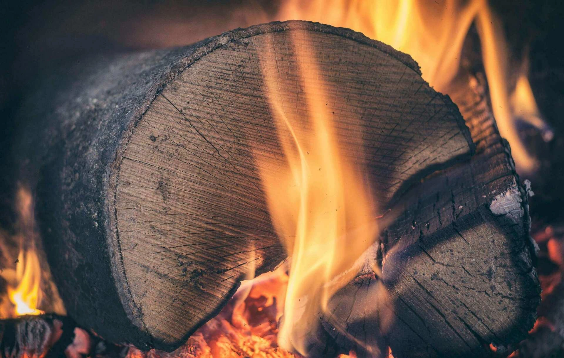 Livraison directe et déchargement de bois de chauffage
