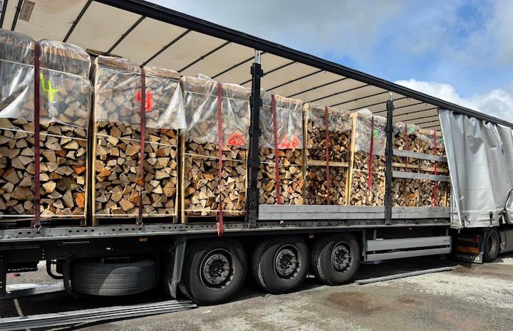 Livraison de bois de chauffage en camion-palette